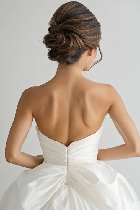 Strapless wedding dresses call for statement hairstyles, and we’ve got 32 perfect options! From polished ponytails to cascading waves, these ideas ensure you’ll look unforgettable. Explore now and find your dream bridal hair! #straplessweddingideas #bridalstyleguide #weddingdaybeauty Hairstyles For Strapless Dresses, Wedding Hair Simple, Statement Hairstyles, Wedding Up Do, Strapless Wedding Dresses, Strapless Dress Hairstyles, Bridal Hair Down, Boho Waves, Beautiful Bridal Hair