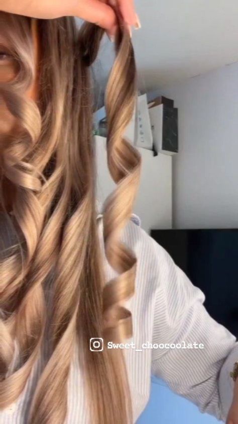 ᯽𝓗𝓪𝔂𝓪𝓽 ᯽ on Reels | Yusei · Aesthetic Girl Curls With Straightener, Curl Hair With Straightener, Hairstyle Examples, Hair Curling Tips, Hair Inspiration Long, Flat Iron Curls, Curls For Long Hair, Hair Tips Video, Trendy Hairstyle