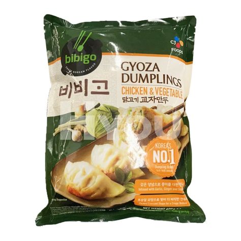 Korean Shop Chicken Gyoza, Korean Shop, Korean Grocery, Grocery Store Items, Vegetable Dumplings, Grocery Foods, Grocery Items, Chicken And Dumplings, Spicy Chicken