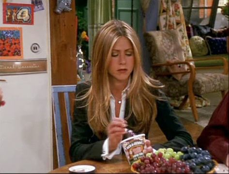 Jennifer Aniston Hair Friends, Jen Aniston Hair, Jennifer Aniston 90s, Friends Season 7, Jennifer Aniston Hair Color, Jennifer Aniston Friends, Rachel Green Hair, Rachel Haircut, Rachel Hair