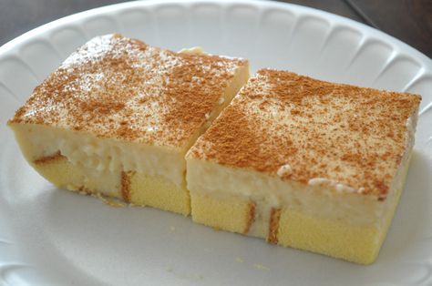 Pronounced 'la-tee-ja', this is a classic Chamorro dessert.  A light, creamy, custard-like pudding topped with a generous sprinkling of ground cinnamon tops a layer of scrumptious cake.  I say 'cus... Chammoro Food, Guam Desserts, Chammoro Recipes, Guamanian Food, Chamorro Food, Guam Recipes, Chamorro Recipes, Island Recipes, Crispy Chocolate Chip Cookies