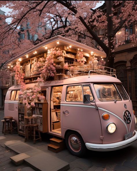 Boutique On Wheels, Vintage Car Aesthetic, Book Van, Old School Bus, Bookstore Cafe, Lake Food Ideas Summer, Combi Volkswagen, Food Ideas Summer, Library Aesthetic