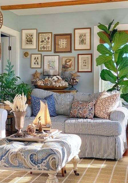 26 Small Cozy Beach Cottage Style Living Room Interior Design & Decor Ideas Cottage Style Living Room Ideas, Living Room Ideas Beach, Room Ideas Beach, Beach Cottage Style Living Room, Beach Cottage Living Room, Style Living Room Ideas, Cozy Coastal Cottage, Cozy Beach Cottage, Cottage Style Living Room