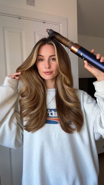 Holly Carr on Instagram: "Volume airwrap routines 🤝🏼 @spacenk   Using; @dysonbeauty Airwrap 30mm barrel  @hairbysammcknight save the do  @dysonbeauty Chitosan pre-styling cream  @hairbysamcknight modern hairspray  @kerastase_official elixir ultime  @hairbysammcknight cool girl texture mist   *airwrap pr - @spacenk 🫶🏼  #airwrap #dysonairwrap #mydyson #volumehair #airwraptutorial" Dyson Blowout Hair, Dyson Air Wrap Hair, Dyson Air Wrap Hairstyles, Dyson Curls, Airwrap Hairstyles, Dyson Airwrap Hairstyles, Dyson Air Wrap, 2024 Wishlist, Dyson Airwrap