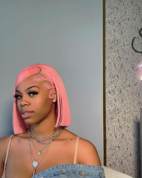 Pink Bob Black Women, Short Pink Bob, Messy Hairstyle, Pink Bob, Bob Black, Lace Fronts, New Hairstyles, Pink Wig, Colored Wigs