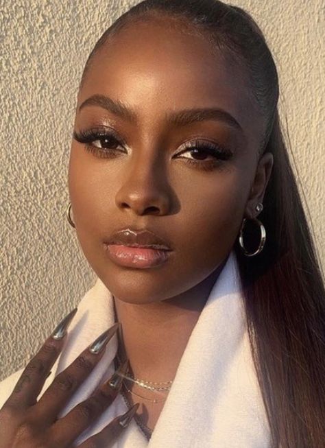 Natural Makeup Dark Skin Black Women, No Makeup Look Natural Black Women, Natural Makeup For Black Women Dark Skin, Black Women No Makeup, Adesuwa Etomi, Natural Makeup Dark Skin, Black Women Natural Makeup, Brown Makeup Looks, Justine Skye