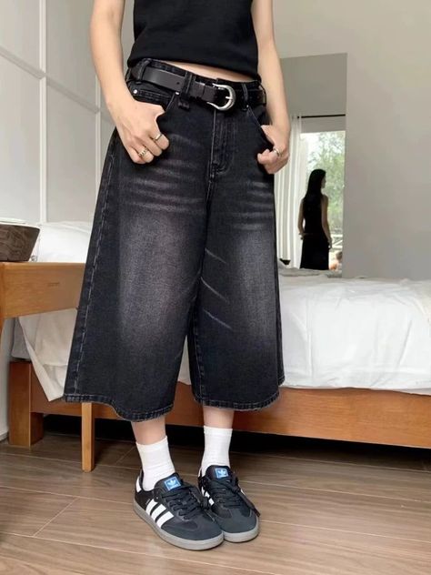 Black Wash Jeans, Culotte Jeans, Wide Leg Jeans Outfit, Jean Short Outfits, Denim Shorts Outfit, Y2k Aesthetic Fashion, Jeans Streetwear, Baby Tees Y2k, Sleeveless Hoodie