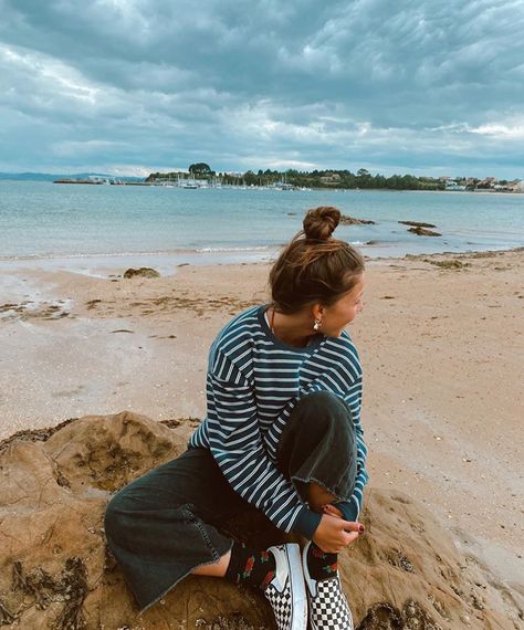 Beach Read Aesthetic, Surfer Outfit, Read Aesthetic, Surfergirl Style, Swimsuits Women, Overalls Summer, Beach Read, Mode Hippie, California Sunset