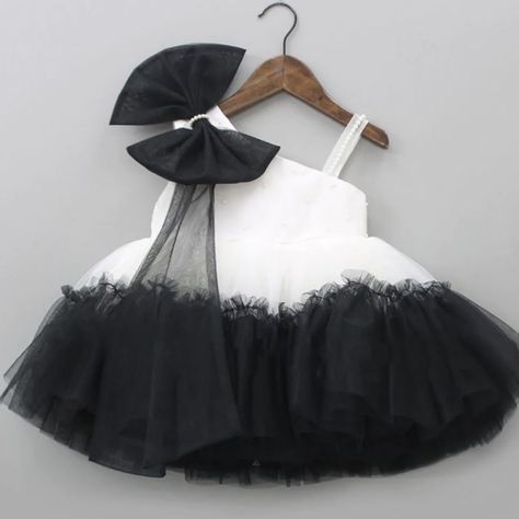 The black and white collection 🖤🤍 For a classy look at any occasion and to add a little bit of sassy 💁‍♀️ 1 year to 8 years ❣️ The fabric is premium and super soft on the child’s skin. Having light weight clothes in breezy colours will make your little one enjoy every day and be more happy and delighted. Breathable fabrics and perfect stitching make it a must have the kids wardrobe closet. Perfect for any special occasion, this dress promises both comfort and style. Make your little angel... Baby African Clothes, Layered Hem Dress, Dress With One Shoulder, Baby Fancy Dress, Kids Dress Collection, Kids Wear Girls, African Dresses For Kids