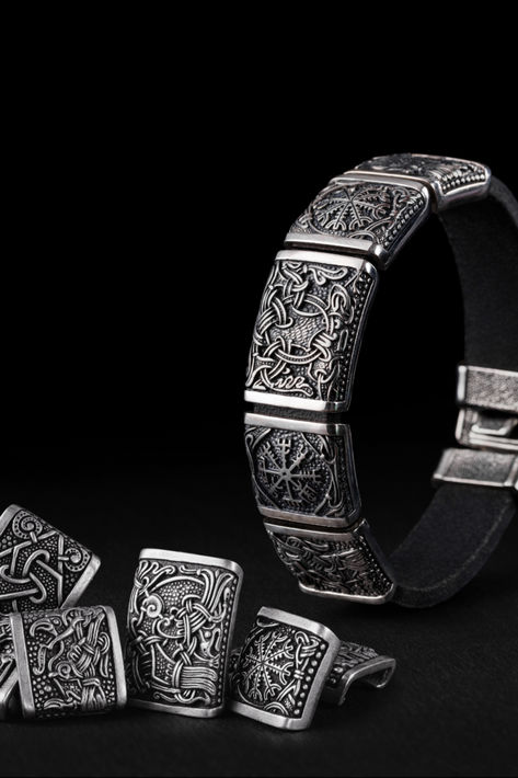 CREATE YOURSELF A UNIQUE VIKING BRACELET THAT DEFINES YOUR STYLE Metal: Italian silver plated bronze (Copper 88%, Tin 12%). ​​ ​Lead, cadmium and nickel free. Material: Italian leather. Mammen Style, Human Mask, Rustic Rings, Viking Bracelet, Artisan Necklace, Pagan Jewelry, Viking Style, Stylish Bracelet, Necklace Craft