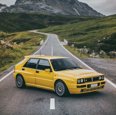 Lancia Delta Hf Integrale, Sky Car, Lancia Delta Integrale, Mountain Sky, Combi Volkswagen, Lancia Delta, Yellow Car, Lexus Cars, Rally Cars