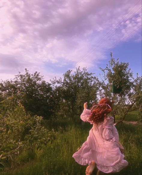 Pinterest: yeayme ]| @your_ptashka Magical Poses, Vintage Princess Aesthetic, Cute Marshmallows, Ethereal Aesthetic, Royal Aesthetic, Pink Cloud, Fairy Aesthetic, Vintage Princess, Cottage Core Aesthetic