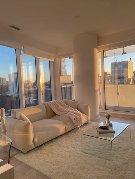 Chicago Apartment Aesthetic, Apartamento New York, La Apartment, Ny Apartment, Apt Decor, Aesthetic Apartment, Dream Apartment Decor, 1st Apartment, Minimalist Apartment