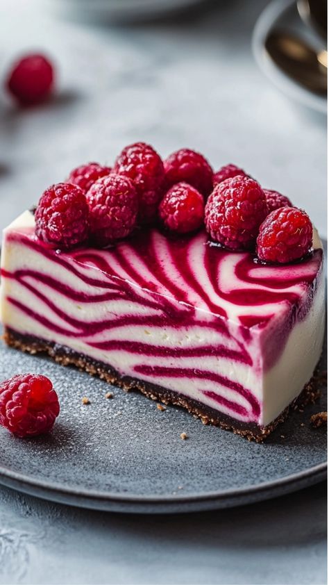 No-Bake Raspberry Yogurt Zebra Cake - Valerie Recipes Yogurt Mousse, Raspberry No Bake Cheesecake, Cherry Cheesecake Recipe, Raspberry Yogurt, Cheesecake Mousse, Zebra Cake, Delicious Deserts, Blueberry Cream Cheese, Christmas Dinner Table