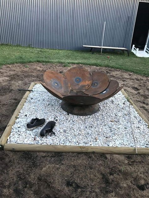 Fire Pit Welding Projects, Metal Fire Pit Designs, Welded Fire Pit, Diy Fire Pit Ideas, Fire Pit Plans, Sunken Fire Pits, Outside Fire Pits, Fire Pit Ideas, Fire Pit Ring