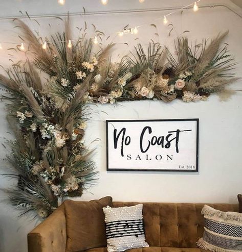 Boho, palms,pampas, dried Free State Flora no coast salon Boho Hair Salon, Dog Grooming Salon Decor, Modern Prairie, Flower Backdrop Wedding, Hair Salon Design, Salon Suites Decor, Store Design Boutique, Nail Salon Decor, Hair Salon Decor