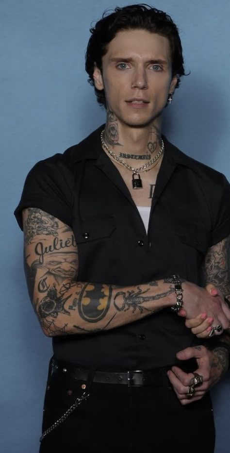 Andy Black Tattoos, Andy Biersack Short Hair, Andy Biersack 2024, Andy Biersack Hair, Andy Biersack Long Hair, Devil's Night Penelope Douglas, Andy Sixx, Emo Men, Ronnie Radke