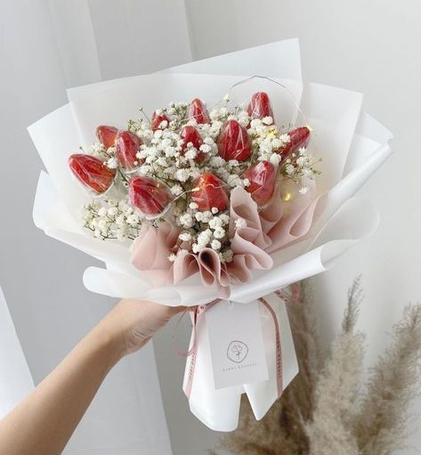 Florist Ideas, Wrap Flowers, Food Bouquet, Edible Bouquets, Strawberry Flower, Computer Shortcuts, Flower Box Gift, Fruit Gifts, Diy Gift Set