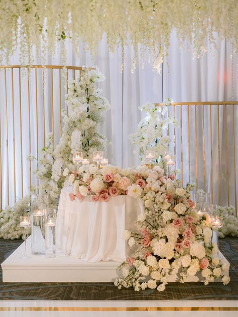 A lush Sweetheart table! Sweet Heart Table, Heart Table, Sweetheart Table Wedding, Wedding Table Settings, Wedding Los Angeles, Sweetheart Table, Sweet Heart, Plan Your Wedding, Soft Colors