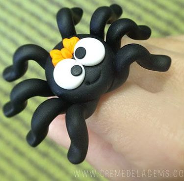 Tutorial: Sort of Spooky Spider · Polymer Clay | CraftGossip.com Polymer Clay Halloween, Halloween Clay, Polymer Clay Ornaments, Polymer Clay Diy, Polymer Clay Animals, Cute Polymer Clay, Clay Ornaments, Clay Animals, Diy Clay Crafts