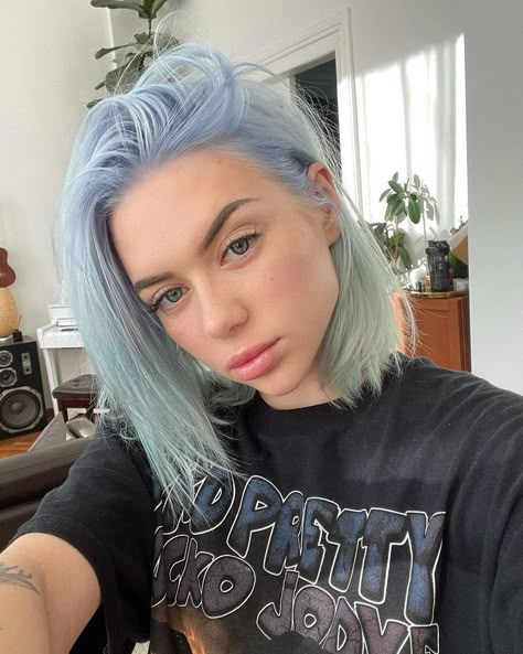 Short Hairstyle Pink Hair Streaks, Pastel Blue Hair, Red Hair Looks, High Fashion Hair, Best Hair Dye, Hair Color Pastel, Hair Color Blue, Pastel Hair, Hair Inspo Color