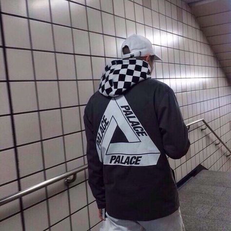 Palace Skateboards, Outfits Streetwear, Skate Wear, Urban Dresses, Black Women Fashion, Urban Wear, Street Outfit, Fashion Streetwear, Streetwear Outfits