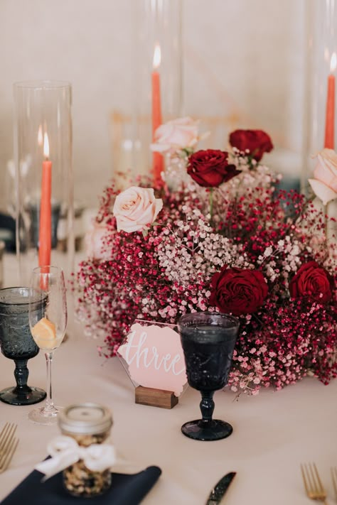 Pink And Maroon Flower Arrangements, Burgundy And Pale Pink Wedding, Maroon And Pink Flowers, Wine Red And Blush Pink Wedding, Mulberry Wedding Decor, February Wedding Table Decor, Maroon Flower Arrangements, Berry Wedding Flowers, Yalda Decor