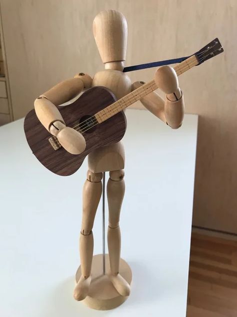 Making Instruments, Mannequin Drawing, Vintage Space Art, Artist Mannequin, Tenor Guitar, Wooden Man, Recycled Art Projects, Robot Sculpture, Pose Dolls