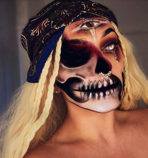 Skeleton Pirate Makeup, Dead Pirate Makeup Women, Pirate Skeleton Makeup, Scary Pirate Makeup Women, Pirate Skeleton Halloween Costume, Creepy Halloween Makeup Ideas, Pirate Girl Makeup Halloween, Woman’s Pirate Makeup, Pirate Makeup Women