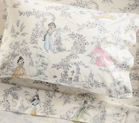 Toddler Princess Room, Princess Nursery Theme, Disney Princess Bedding, Heritage Quilt, Disney Princess Bedroom, Disney Princess Nursery, Disney Princess Room, Disney Bedroom, Vintage Disney Princess