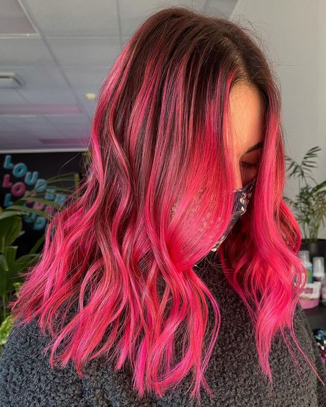 Hot Pink Brown Hair, Black Hair With Pink Highlights, Hot Pink Highlights, Highlights Styles, Fuschia Hair, Hair With Pink Highlights, Color Block Hair, Girl Hair Drawing, Highlight Ideas