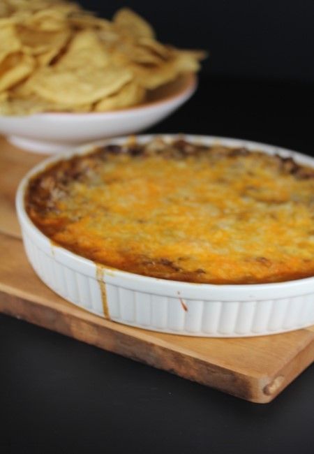 easy enchilada dip 5 ingredients or less recipe Enchilada Rice Casserole, Latina Food, Cheeseball Recipes, Beef Enchilada Dip, Bacon Cheddar Dip, Enchilada Rice, Enchilada Dip, Finger Snacks, Cheddar Dip