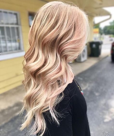 Blonde With Rose Gold Lowlights, Rose Gold Streaks In Blonde Hair, Blonde With Strawberry Blonde Highlights Rose Gold, Rose Gold Lowlights Blondes, Blonde With Pink Lowlights, Blonde Balayage Rose Gold, Rose Gold Balayage Blonde, Rose Gold And Blonde Hair, Blonde With Rose Gold Highlights