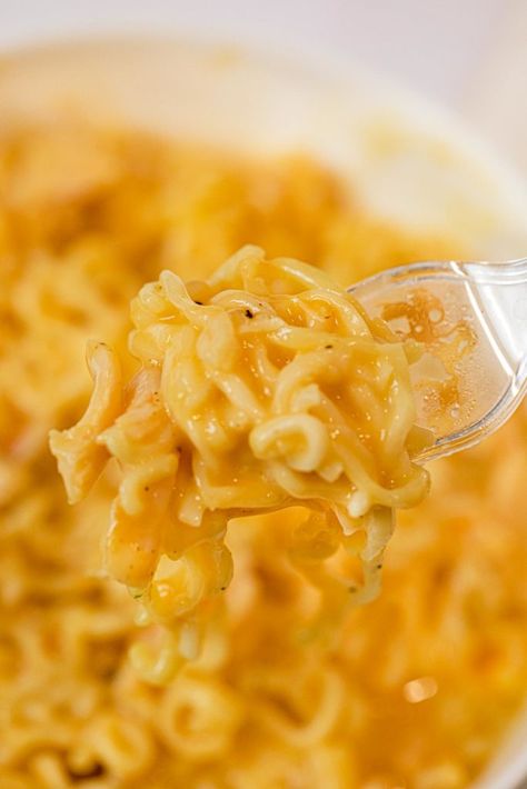 Creamy Cheesy Chicken Ramen Recipe - Dorm Room Cook Cheap Ramen Meals, Chicken Ramen Hacks, Cheesy Chicken Ramen, Sauce For Ramen, Creamy Chicken Ramen, Ramen Cheese, Cheesy Ramen, Chicken Ramen Noodle Recipes, Yu Choy