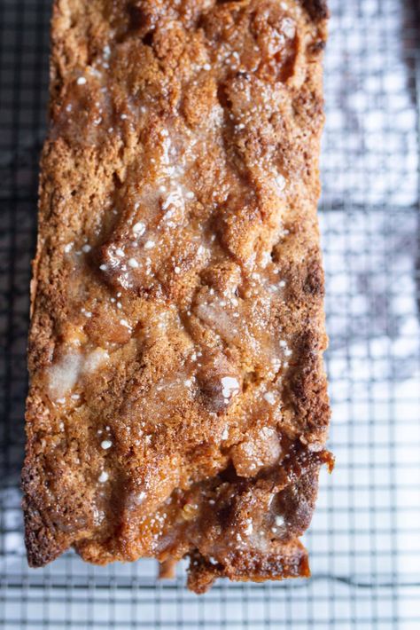 Dutch Apple Bread Apple Fall Recipes, Dutch Apple Bread Recipe, Cake Loaf Recipes, Dutch Apple Bread, Dutch Apple Cake, Apple Bread Recipe, Apple Crafts, Dutch Apple, Light Breakfast