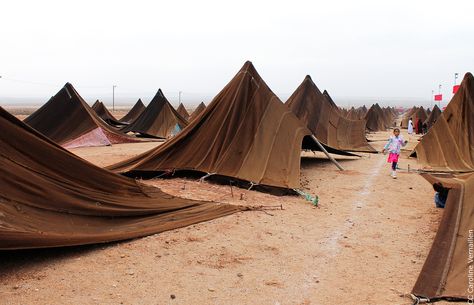 A child plays in the Khayma tent camp at the Moussem of Tantan, Morocco - Festival of Nomads Nanowrimo 2023, Textile Architecture, Bedouin Tent, Large Tent, Shade Sails, Tree Lamp, Tent Design, Desert Life, Kids Tents