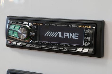 Car Stereo Diy, Cars Sound, Alpine Car Audio, Pioneer Car Audio, Alpine Audio, Alpine Car, Arduino Projects Diy, Radio Speaker, Old School Radio