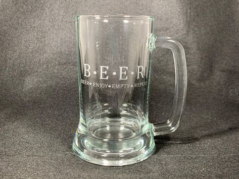 Etched Beer Mug, Beer Glass Design, Diy Beer, Beer Cup, Glass Beer Mugs, Great Gifts For Dad, Drink Beer, Gifting Ideas, Mugs For Men