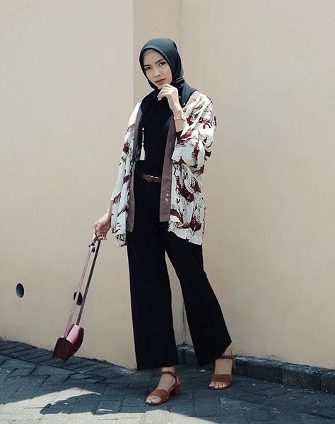 Outer Hijab Casual, Outer Batik Modern Hijab, Outer Batik Casual, Ootd Outer, Blazer Batik, Outer Blazer, Batik Outer, Model Outer, Outfit Outer