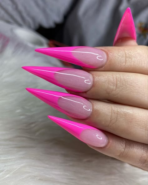 Pink Pointy Nails Design, Nails Acrylic Pointy Stilettos, Pink French Tip Stiletto Nails, Hot Pink Stiletto Nails Design, Pink Stiletto Nails Designs, Simple Stiletto Nails, Pink Stiletto Nails, Gradation Nails, Shiny Nails Designs