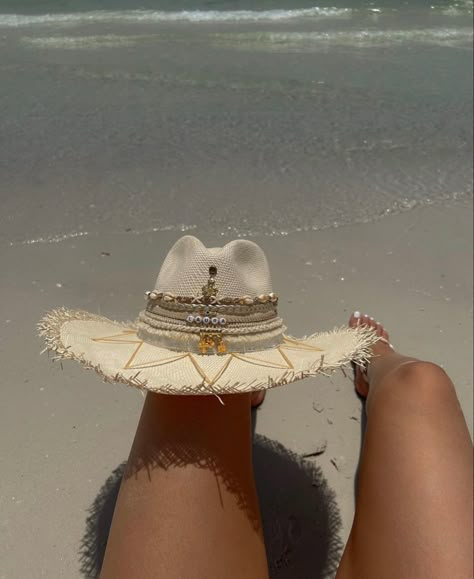 Beach Hat Decorating Ideas, Cairokee Concert, Luke Bryan Concert Outfit, Cowgirl Mermaid, Beach Cowboy Hat, Straw Hat Crafts, Straw Cowgirl Hat, Custom Cowboy Hats, Felt Cowboy Hats