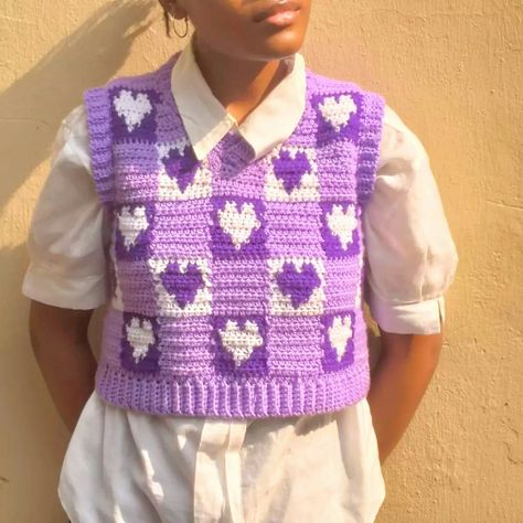 Cute Crochet Sweater Vest, Crochet Heart Vest, Crochet A Vest, Crochet Vest Outfit, Diy Crochet Cardigan, Crochet Cardigan Tutorial, Crochet Sweater Vest, Crochet Sweater Design, Vest Crochet