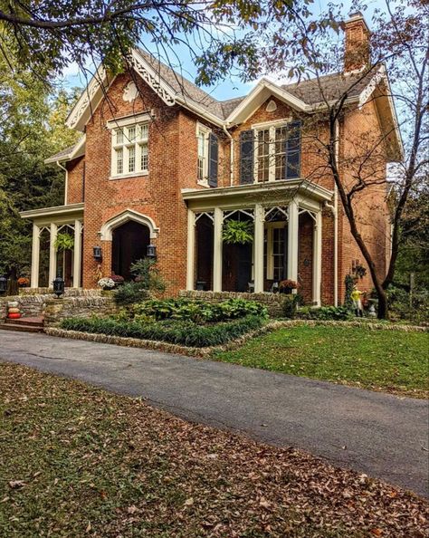 1800s House Exterior, Brick Craftsman House, Old Victorian Homes Interior, Brick Colonial House, Old Brick House, Tudor Exterior, Brick Victorian, Old House Exterior, Old Country House