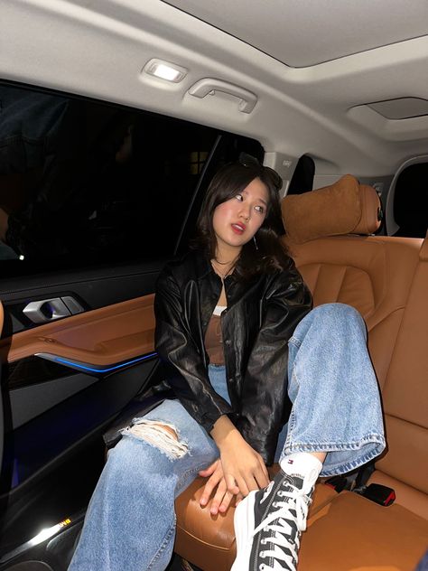 night photo How To Pose In A Car, Inside The Car Photoshoot, Photos Inside Car, Photos In Car Ideas, Inside Car Photoshoot, Car Selfies, Car Photoshoot, Insta Aesthetic, Car Poses