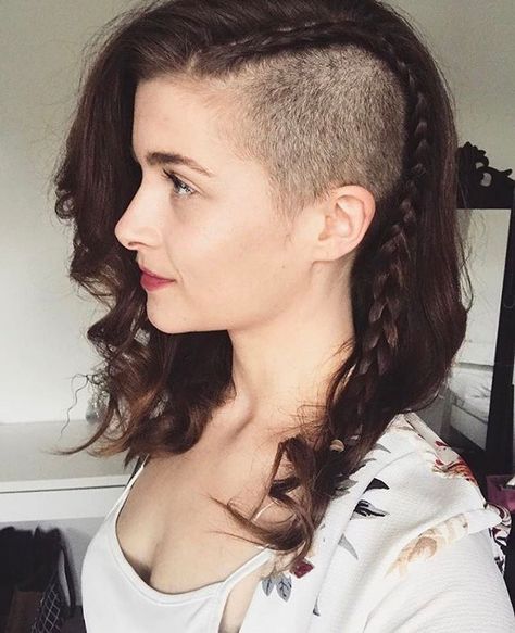 #BuzzCutFeed (@buzzcutfeed) on Instagram: “WARRIOR ⚔️PRINCESS  Thanks @littlemissmicaela 🖤 #BuzzCutFeed #UCFeed #Haircut #Undercut #Undercuts…” Edgy Long Hair, Half Shaved Head, Undercut Long Hair, Bold Women, Half Shaved Hair, Shaved Side Hairstyles, Half Shaved, Viking Hair, Undercut Hairstyles