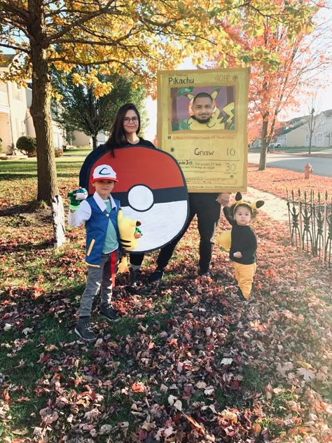 Pokémon Diy Costume, Pokemon Diy Costume, Pikachu Family Costume, Pokémon Halloween Costume, Pokémon Family Costume, Diy Pokemon Costume, Pokeball Costume, Family Pokemon Costumes, Pokemon Card Costume