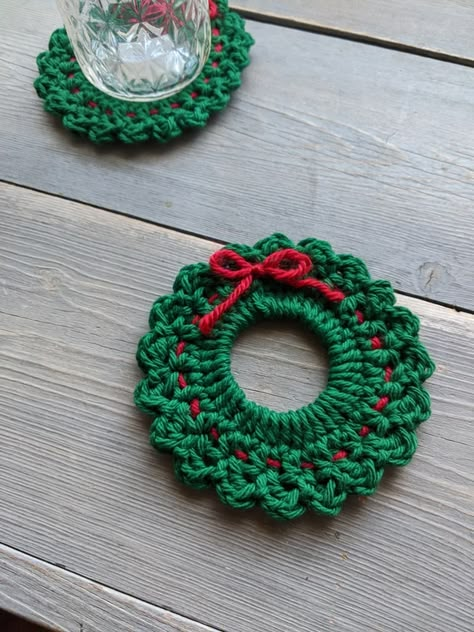 Free Crochet Wreath Ornament Patterns, Crochet Wreath Pattern Freeknitted Christmas Wreath, Free Crochet Wreath Applique Patterns, Crochet Christmas Practical Gifts, Crochet Christmas Wreath Free Pattern Trees, Crochet Christmas Wreath Free Pattern Red Hearts, Small Crocheted Christmas Wreaths, Crochet Christmas Tree Wreath, Knitted Wreath Patterns