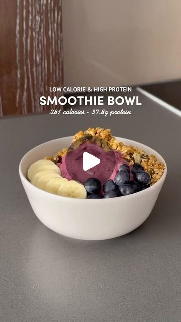 Fresh Fusion on Instagram: "Looking for a delicious and nutritious breakfast option? Try this low calorie high protein smoothie bowl! 

🌿 Packed with vitamins and minerals, this smoothie bowl is the perfect way to start your day on a healthy note. 

🍓 With a blend of fresh fruits, Greek yogurt, and protein powder, this bowl is a great source of energy and nutrients. 

💪 Plus, the high protein content will keep you feeling full and satisfied throughout the morning. 

🥄 Top it off with some crunchy granola and a drizzle of honey for a sweet and satisfying treat. 

🌞 Say goodbye to boring breakfasts and hello to a delicious and nutritious start to your day with this low calorie high protein smoothie bowl! 

#smoothiebowl #healthyeating #proteinpacked #breakfastgoals" High Protein Smoothie Bowl, High Protein Breakfast Smoothies, Protein Smoothie Bowl, Low Calorie High Protein, Breakfast Smoothie Bowl, High Protein Smoothies, Low Calorie Breakfast, Crunchy Granola, High Protein Low Calorie