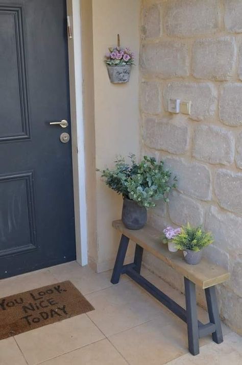 Corner Front Door Entrance Decor, Small Front Door Decor Entrance Inside, Narrow Outdoor Entryway Ideas, Small Outdoor Entryway Ideas, Home Entrance Ideas Outdoor, Front Door Apartment Decor, Apartment Front Door, Outdoor Entryway Ideas, Front Entrance Decor