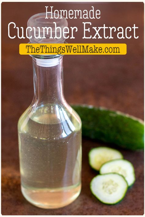 Anti-inflammatory and nourishing to the skin, cucumber extract is a useful ingredient for homemade cosmetics. It's simple to make and provides numerous benefits to the skin. #cucumbers #naturalskincare #naturalhaircare #glycerin #cucumberextract #thethingswellmake #miy Homapathic Remedies, Cucumber For Skin, Facial Recipe, Cucumber Scent, Sugar Scrub Homemade, Cucumber Water, Cucumber Juice, Homemade Cosmetics, Diy Shampoo